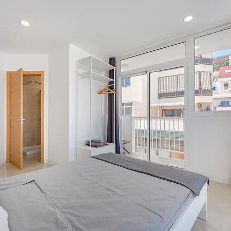 Few Steps From The In Cristianos Hostel *