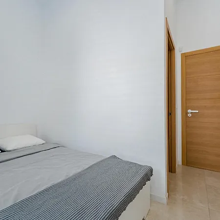 Few Steps From The In Cristianos Hostel Arona (Tenerife)